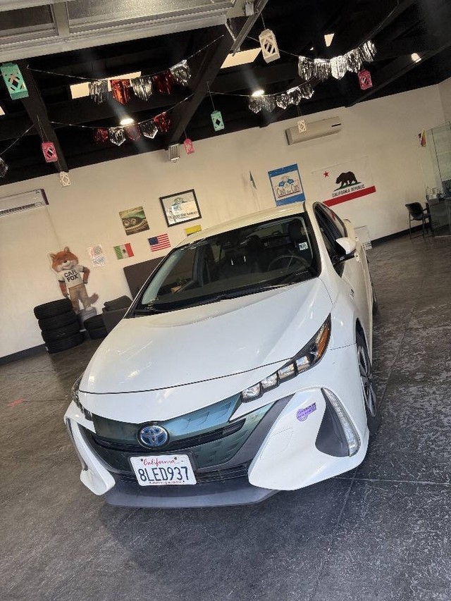 Toyota Prius Prime Vehicle Full-screen Gallery Image 10