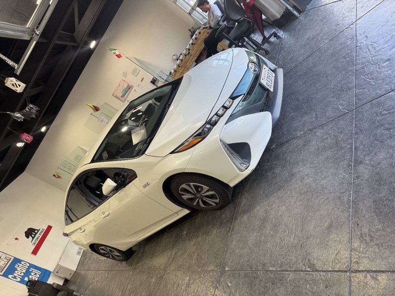 Toyota Prius Prime Vehicle Full-screen Gallery Image 49
