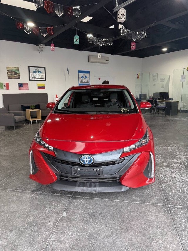 Toyota Prius Prime Vehicle Full-screen Gallery Image 05
