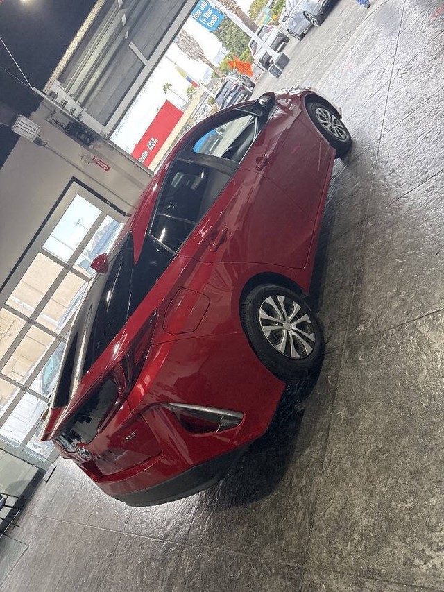 Toyota Prius Prime Vehicle Full-screen Gallery Image 23