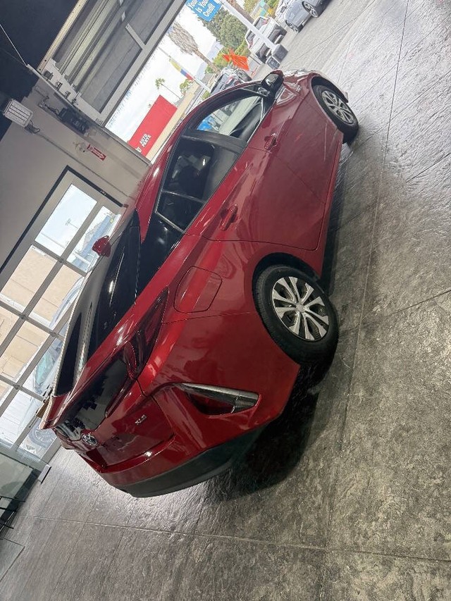 Toyota Prius Prime Vehicle Full-screen Gallery Image 24