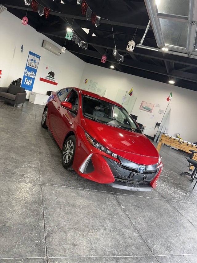 Toyota Prius Prime Vehicle Full-screen Gallery Image 45