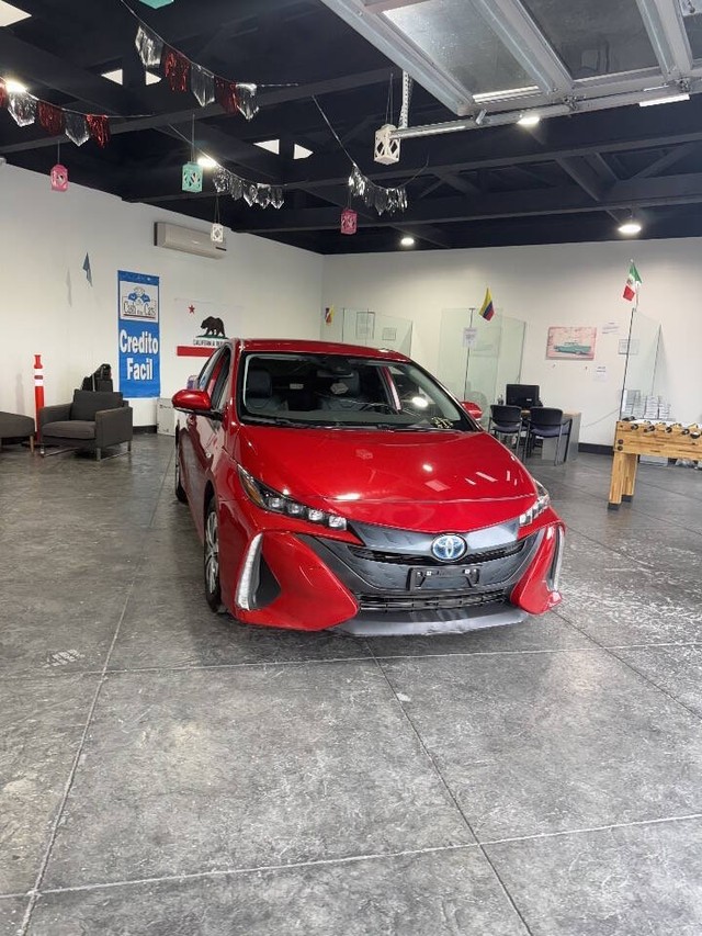 Toyota Prius Prime Vehicle Full-screen Gallery Image 48