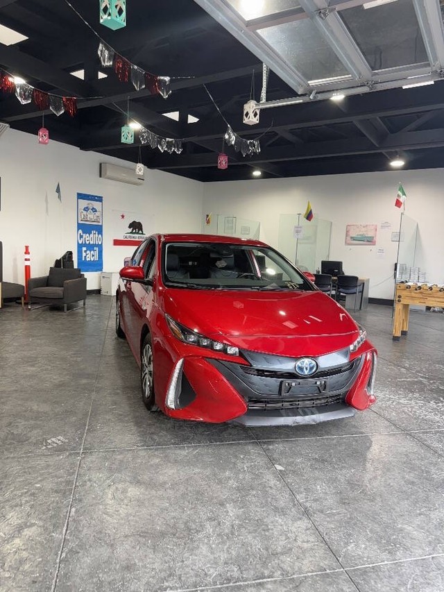 Toyota Prius Prime Vehicle Full-screen Gallery Image 49