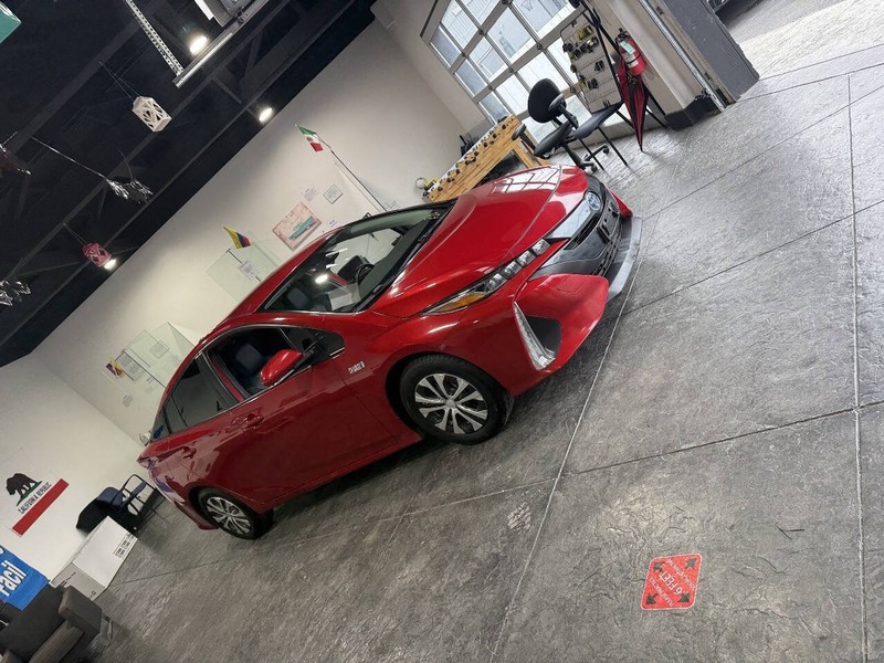Toyota Prius Prime Vehicle Full-screen Gallery Image 41