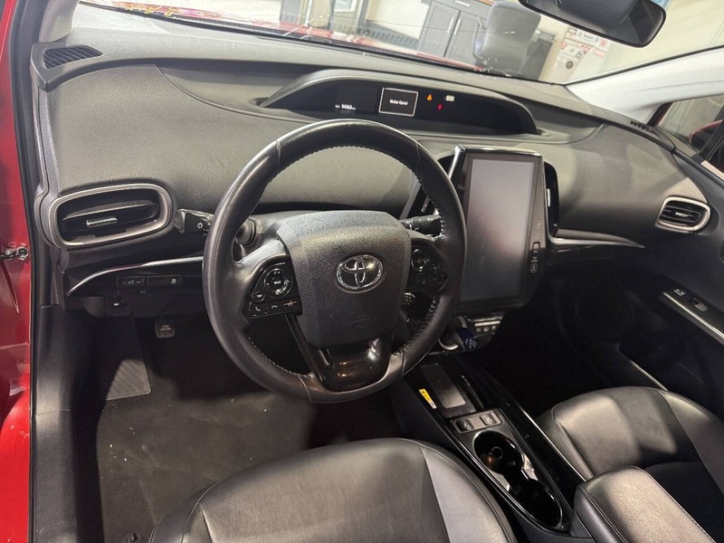 Toyota Prius Prime Vehicle Full-screen Gallery Image 47