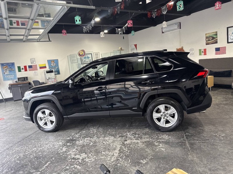 Toyota RAV4 Hybrid Vehicle Full-screen Gallery Image 33