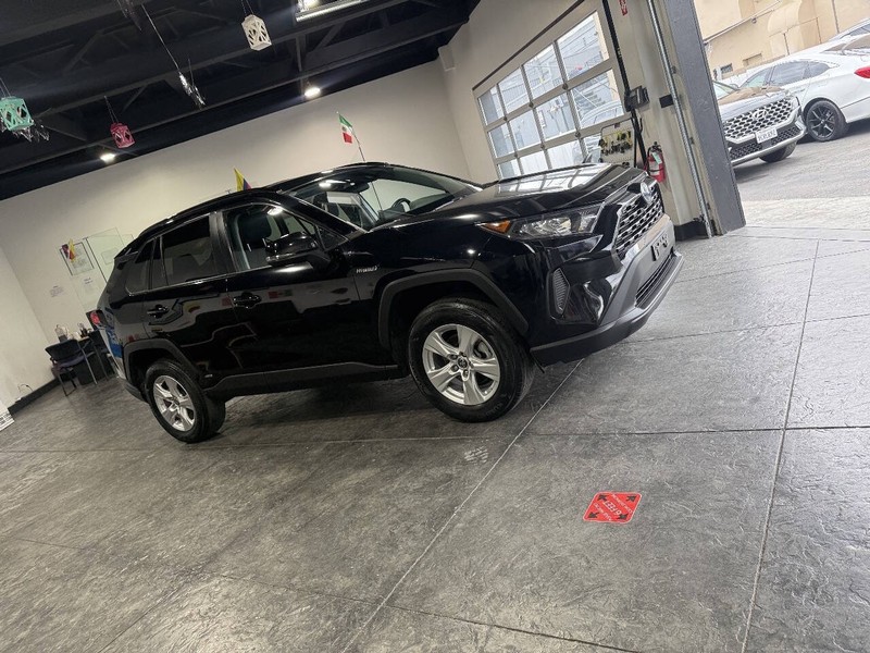 Toyota RAV4 Hybrid Vehicle Full-screen Gallery Image 49