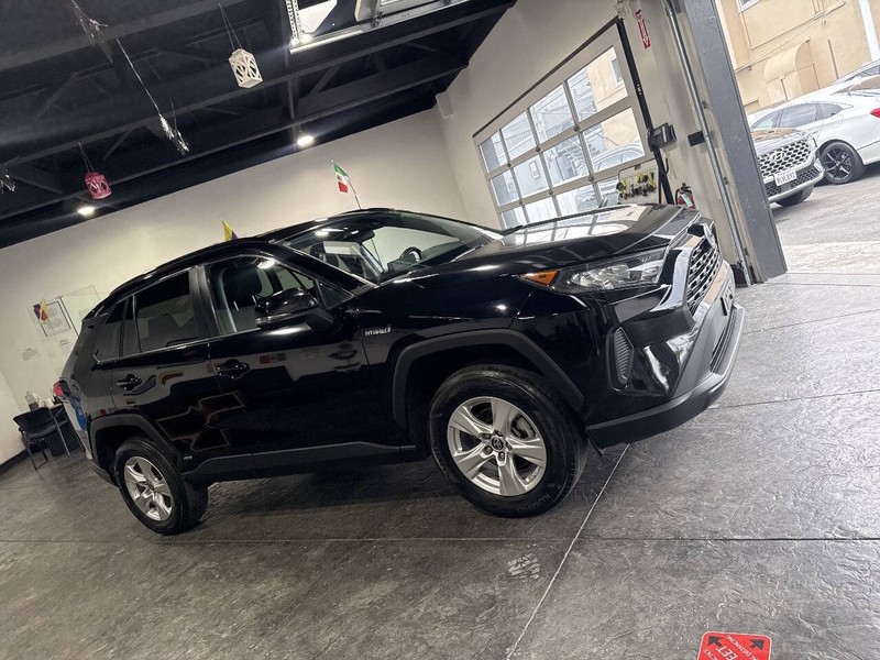 Toyota RAV4 Hybrid Vehicle Full-screen Gallery Image 50