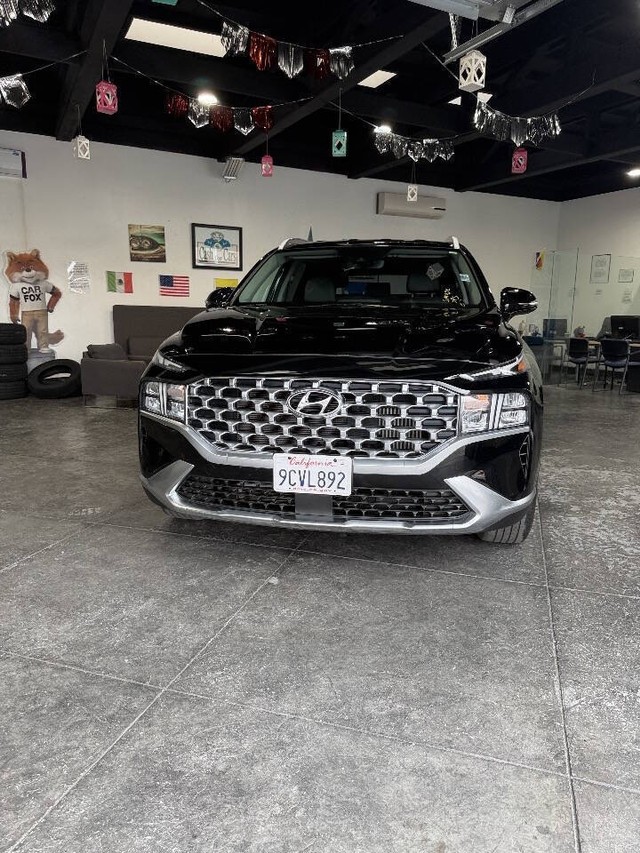 Hyundai Santa Fe Hybrid Vehicle Full-screen Gallery Image 03