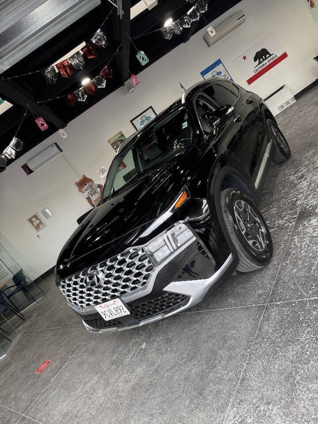 Hyundai Santa Fe Hybrid Vehicle Full-screen Gallery Image 13