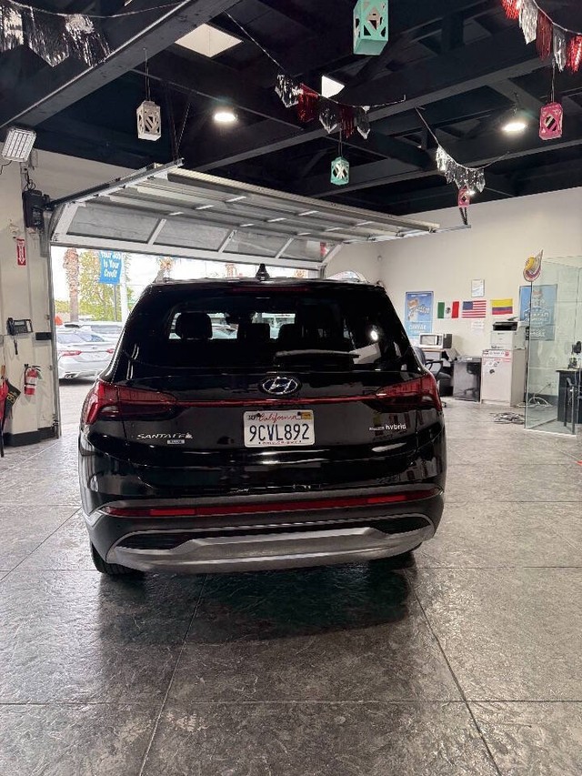 Hyundai Santa Fe Hybrid Vehicle Full-screen Gallery Image 26