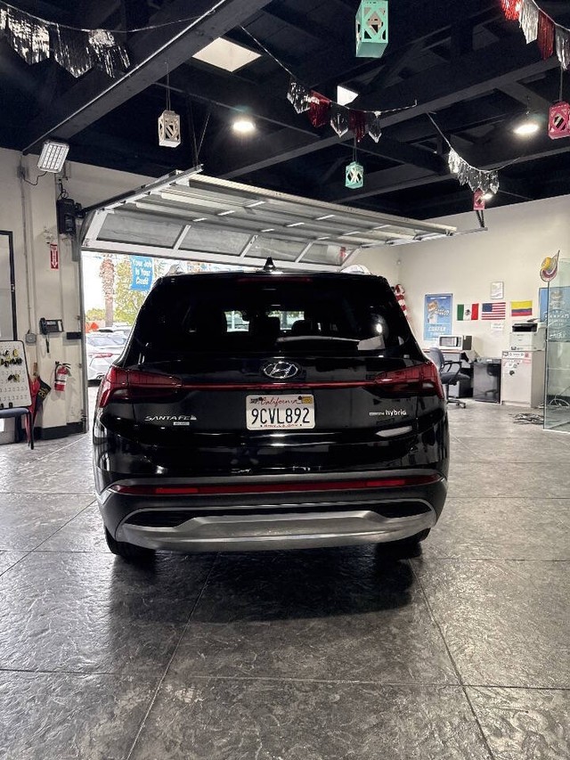 Hyundai Santa Fe Hybrid Vehicle Full-screen Gallery Image 31