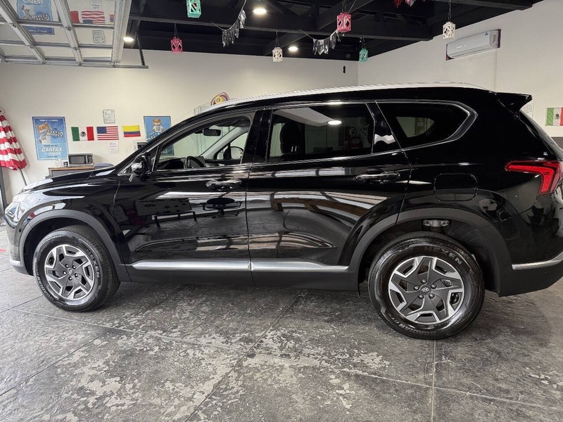 Hyundai Santa Fe Hybrid Vehicle Full-screen Gallery Image 15