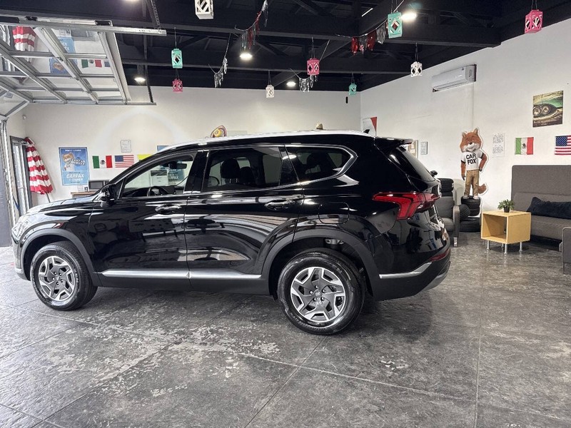 Hyundai Santa Fe Hybrid Vehicle Full-screen Gallery Image 23