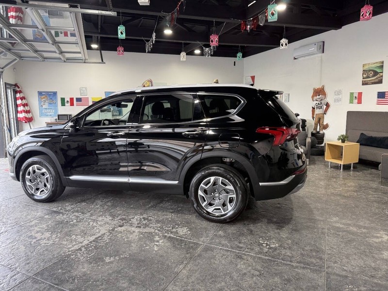 Hyundai Santa Fe Hybrid Vehicle Full-screen Gallery Image 24