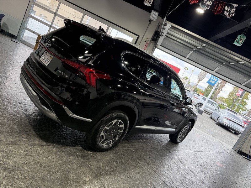 Hyundai Santa Fe Hybrid Vehicle Full-screen Gallery Image 29