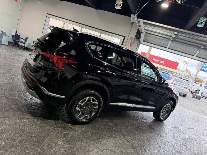 Hyundai Santa Fe Hybrid Vehicle Full-screen Gallery Image 32