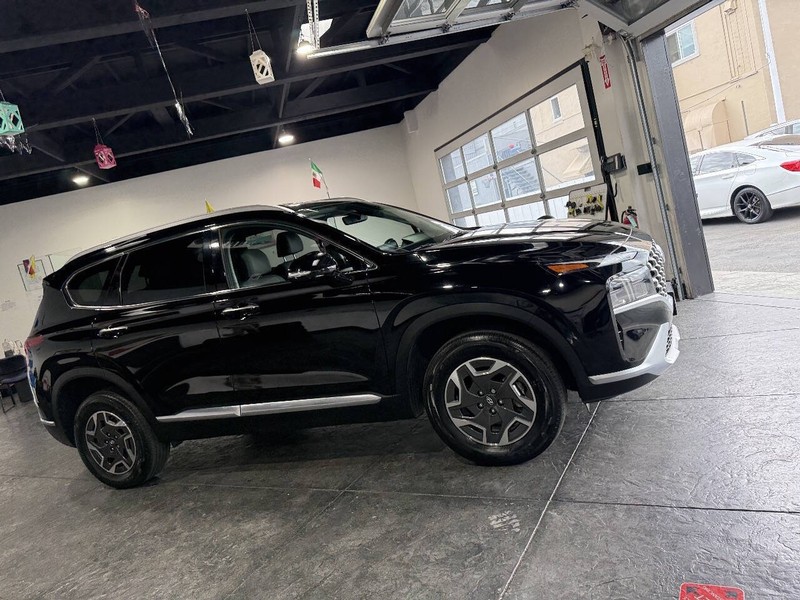 Hyundai Santa Fe Hybrid Vehicle Full-screen Gallery Image 35