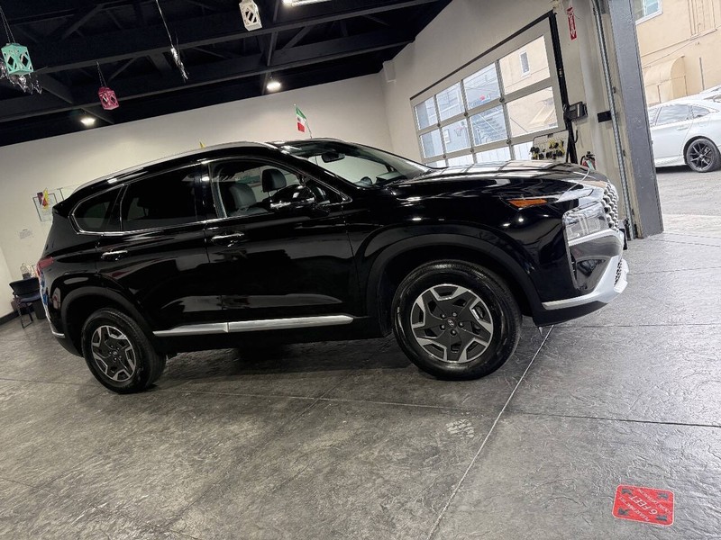 Hyundai Santa Fe Hybrid Vehicle Full-screen Gallery Image 36