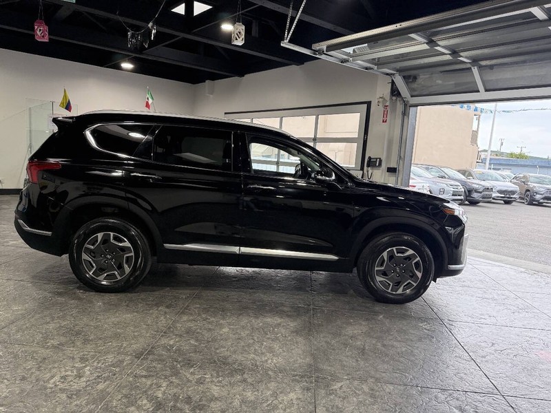 Hyundai Santa Fe Hybrid Vehicle Full-screen Gallery Image 37