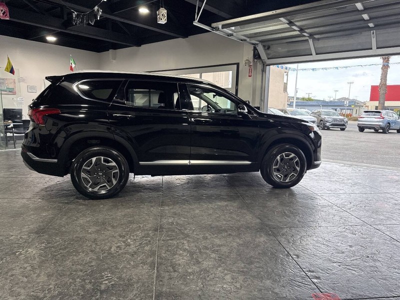 Hyundai Santa Fe Hybrid Vehicle Full-screen Gallery Image 39