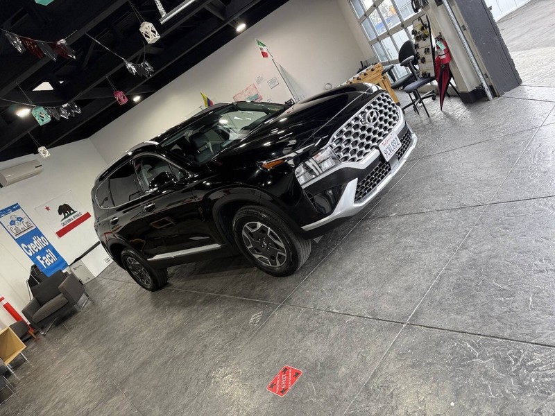 Hyundai Santa Fe Hybrid Vehicle Full-screen Gallery Image 50