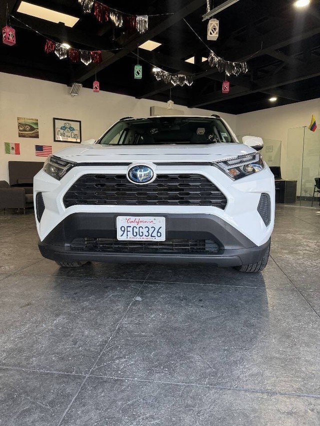 Toyota RAV4 Vehicle Full-screen Gallery Image 02