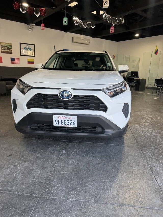 Toyota RAV4 Vehicle Full-screen Gallery Image 07
