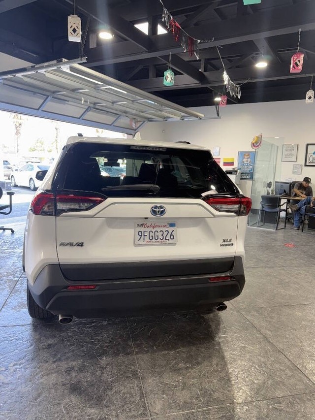 Toyota RAV4 Vehicle Full-screen Gallery Image 27