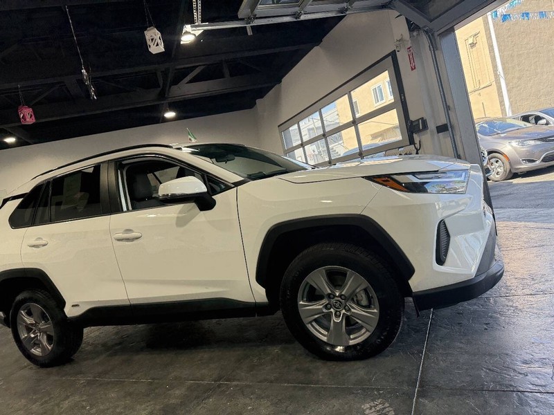 Toyota RAV4 Vehicle Full-screen Gallery Image 38