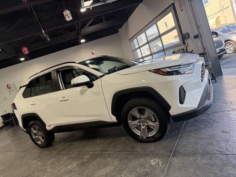 Toyota RAV4 Vehicle Full-screen Gallery Image 43