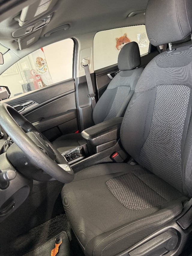 Kia Sportage Vehicle Full-screen Gallery Image 43