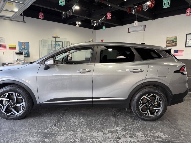 Kia Sportage Vehicle Full-screen Gallery Image 09
