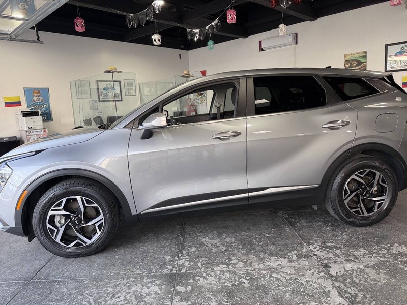 Kia Sportage Vehicle Full-screen Gallery Image 12