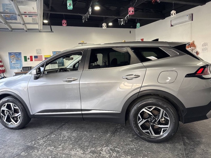 Kia Sportage Vehicle Full-screen Gallery Image 15