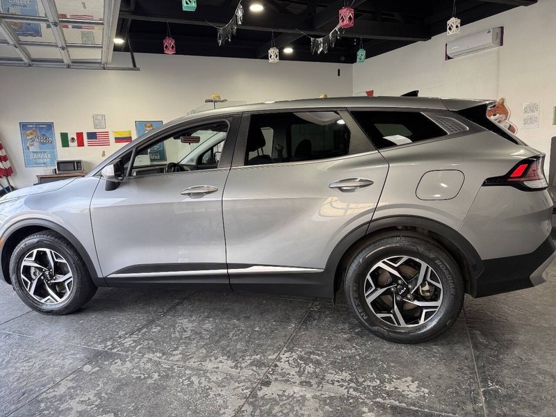 Kia Sportage Vehicle Full-screen Gallery Image 16