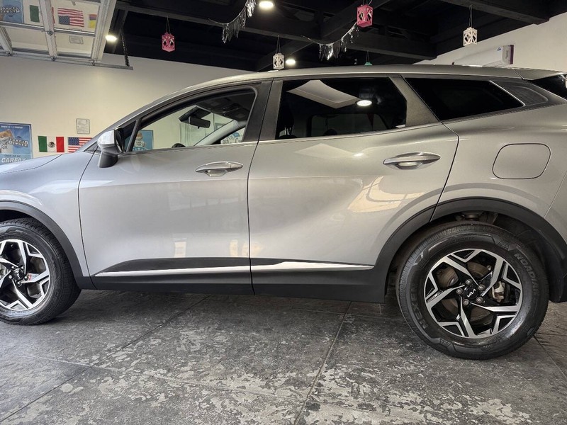 Kia Sportage Vehicle Full-screen Gallery Image 20