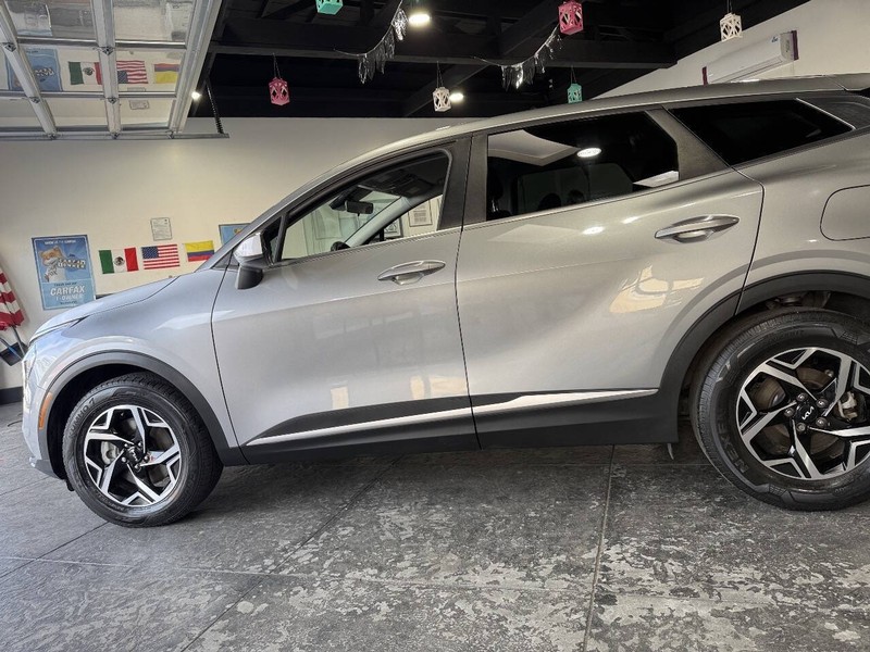 Kia Sportage Vehicle Full-screen Gallery Image 24