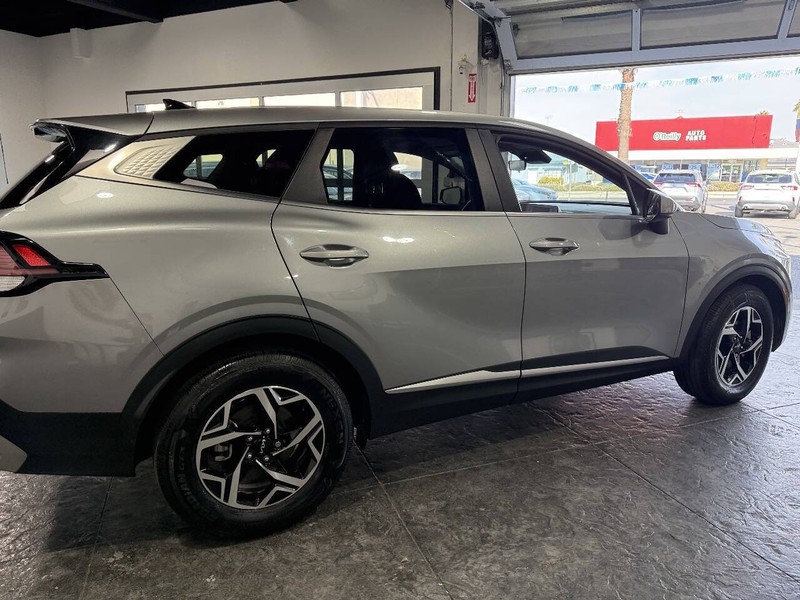 Kia Sportage Vehicle Full-screen Gallery Image 30