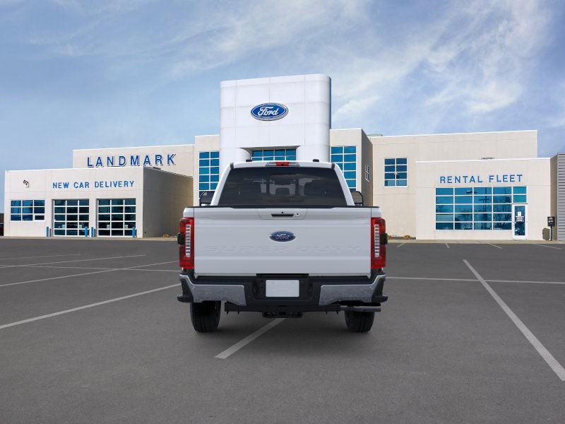 Ford Super Duty F-250 SRW Vehicle Full-screen Gallery Image 5
