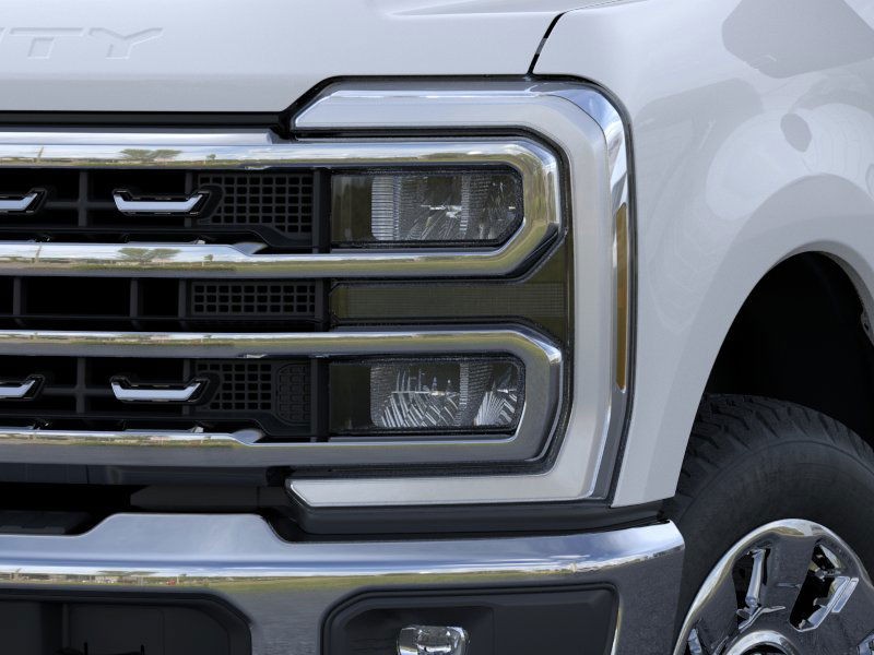 Ford Super Duty F-250 SRW Vehicle Full-screen Gallery Image 18