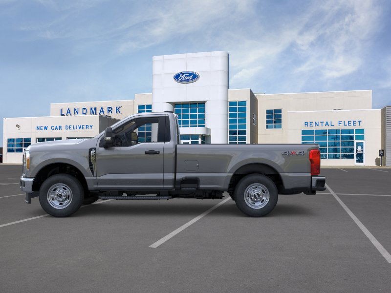 Ford Super Duty F-250 SRW Vehicle Full-screen Gallery Image 3