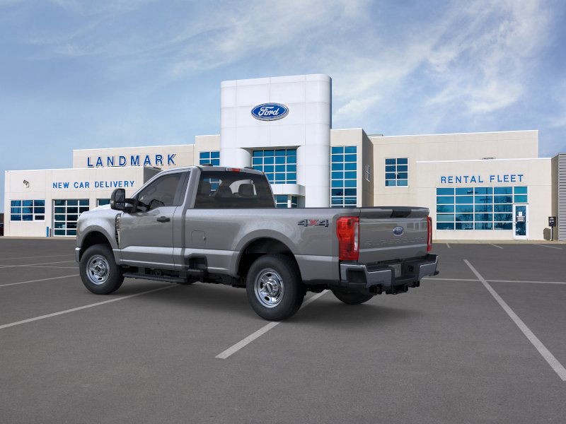 Ford Super Duty F-250 SRW Vehicle Full-screen Gallery Image 4
