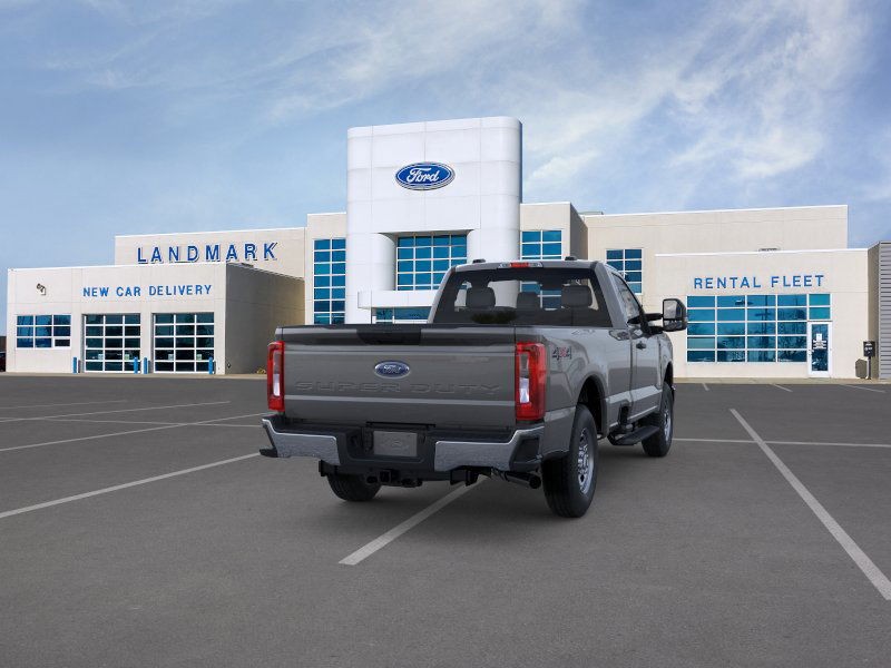 Ford Super Duty F-250 SRW Vehicle Full-screen Gallery Image 8