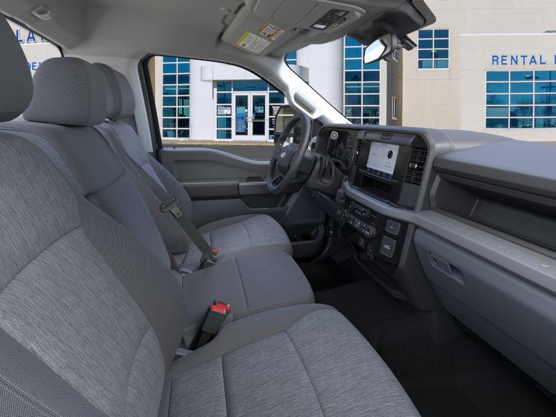 Ford Super Duty F-250 SRW Vehicle Full-screen Gallery Image 11