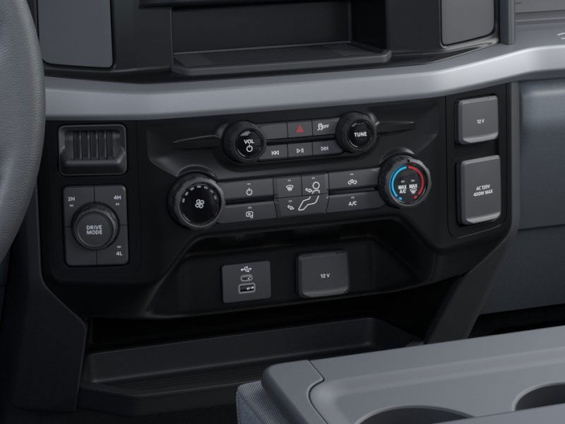 Ford Super Duty F-250 SRW Vehicle Full-screen Gallery Image 15