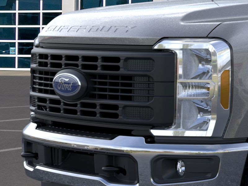 Ford Super Duty F-250 SRW Vehicle Full-screen Gallery Image 17