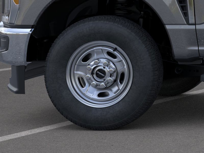 Ford Super Duty F-250 SRW Vehicle Full-screen Gallery Image 19