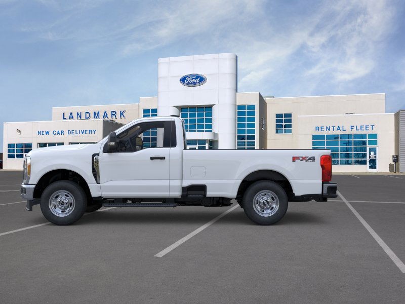 Ford Super Duty F-250 SRW Vehicle Full-screen Gallery Image 3